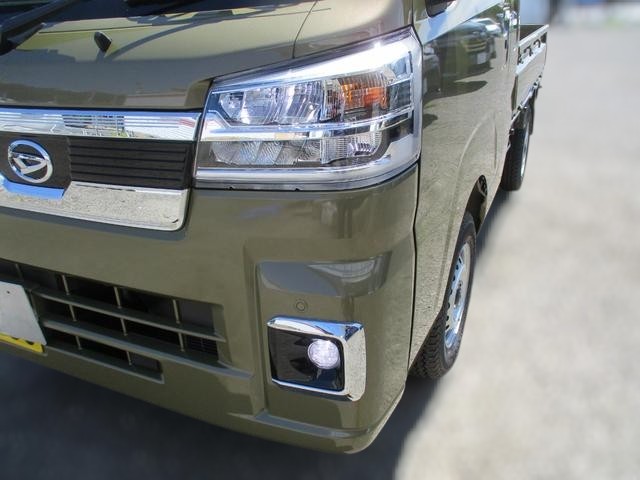 Daihatsu Hijet Jumbo Extra 4x4 Japanese mini truck in green khaki metallic with manual transmission that has hi-lo range
