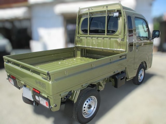 Daihatsu Hijet Jumbo Extra 4x4 Japanese mini truck in green khaki metallic with manual transmission that has hi-lo range