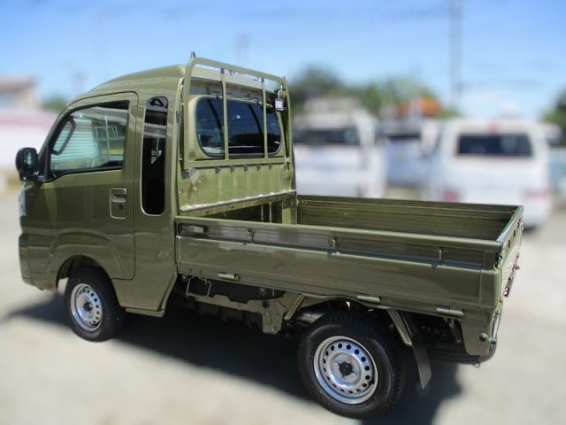 Daihatsu Hijet Jumbo Extra 4x4 Japanese mini truck in green khaki metallic with manual transmission that has hi-lo range