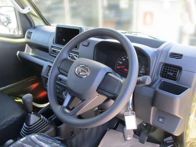 Daihatsu Hijet Jumbo Extra 4x4 Japanese mini truck in green khaki metallic with manual transmission that has hi-lo range
