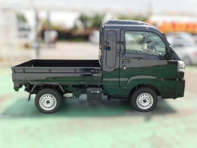 Black 2025 Japanese mini truck / kei truck Daihatsu Hijet Jumbo 4x4 model