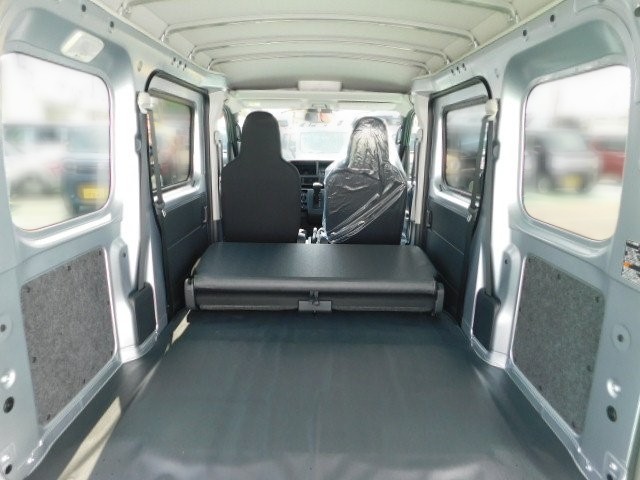 Daihatsu Hijet Cargo Deluxe 4x4 2025 CVT Japanese mini truck in silver metallic