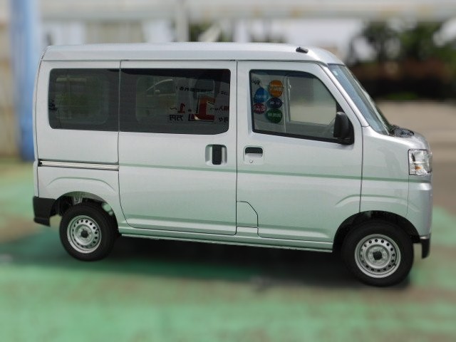Daihatsu Hijet Cargo Deluxe 4x4 2025 CVT Japanese mini truck in silver metallic