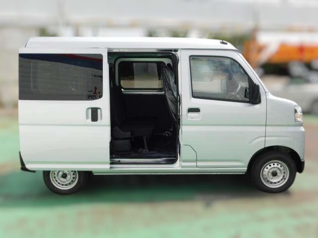 Daihatsu Hijet Cargo Deluxe 4x4 2025 CVT Japanese mini truck in silver metallic
