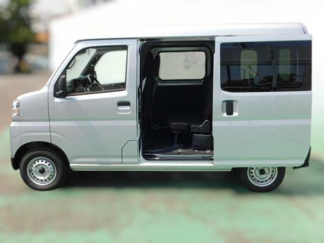 Daihatsu Hijet Cargo Deluxe 4x4 2025 CVT Japanese mini truck in silver metallic
