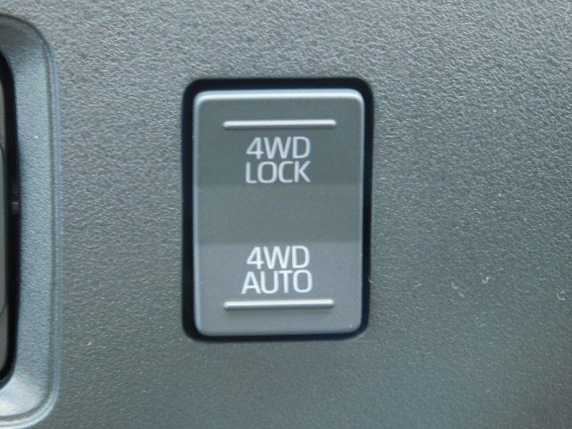 Daihatsu Hijet Cargo Deluxe 4x4 2025 CVT Japanese mini truck in silver metallic