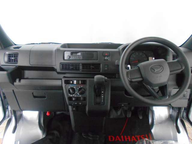 Daihatsu Hijet Cargo Deluxe 4WD 2025 Japanese mini truck in silver