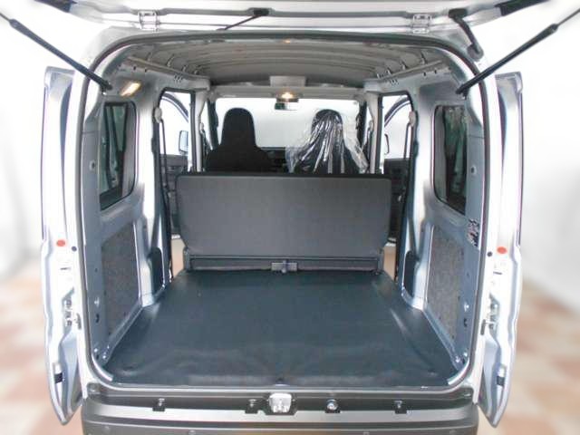 Daihatsu Hijet Cargo Deluxe 4WD 2025 Japanese mini truck in silver