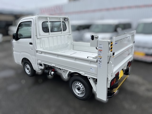 Daihatsu Hijet 2025 4x4 Japanese mini truck with tailgate lift capable of lifting 770lbs.
