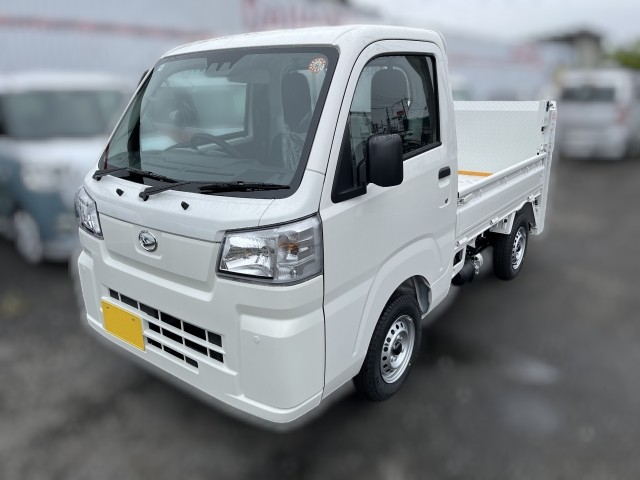 Daihatsu Hijet 2025 4x4 Japanese mini truck with tailgate lift capable of lifting 770lbs.