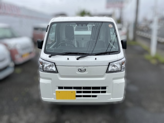 Daihatsu Hijet 2025 4x4 Japanese mini truck with tailgate lift capable of lifting 770lbs.