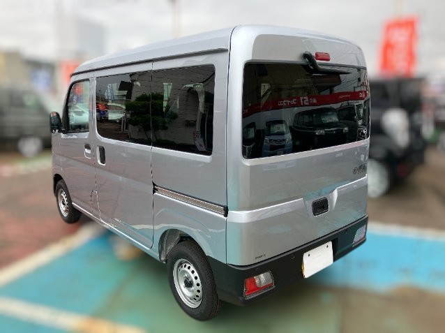Daihatsu Hijet Cargo 2025 4x4 off-road Japanese kei mini truck in silver