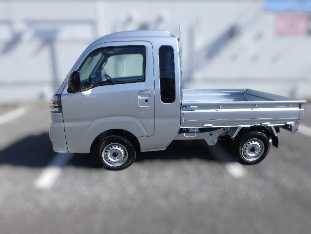 Silver Daiahtsu Hijet Jumbo Extra 4x4 Japanese kei truck with CVT transmission