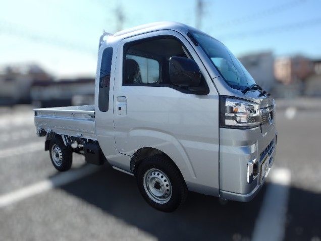 Silver Daiahtsu Hijet Jumbo Extra 4x4 Japanese kei truck with CVT transmission