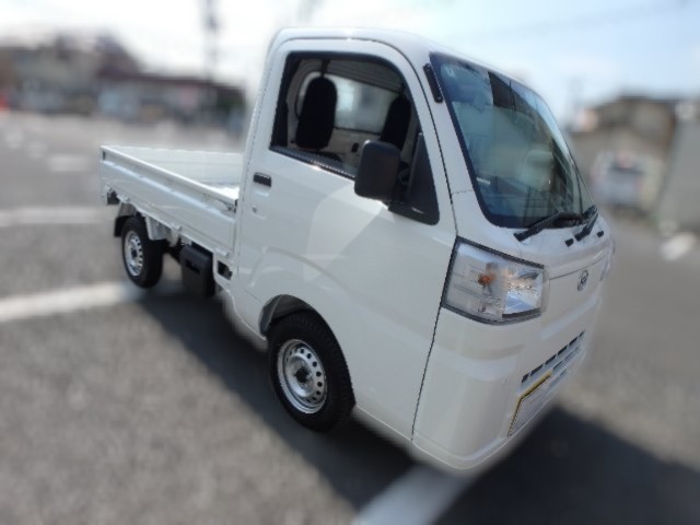 Daihatsu Hijet Regular Cab 4x4 2025 manual transmission Japanese mini truck in white