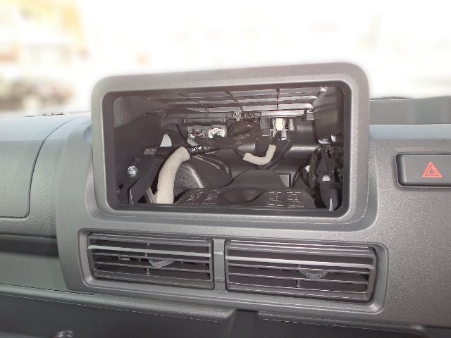 Daihatsu Hijet Regular Cab 4x4 2025 manual transmission Japanese mini truck in white