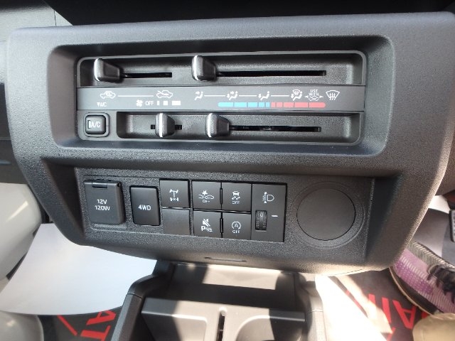 Daihatsu Hijet Regular Cab 4x4 2025 manual transmission Japanese mini truck in white