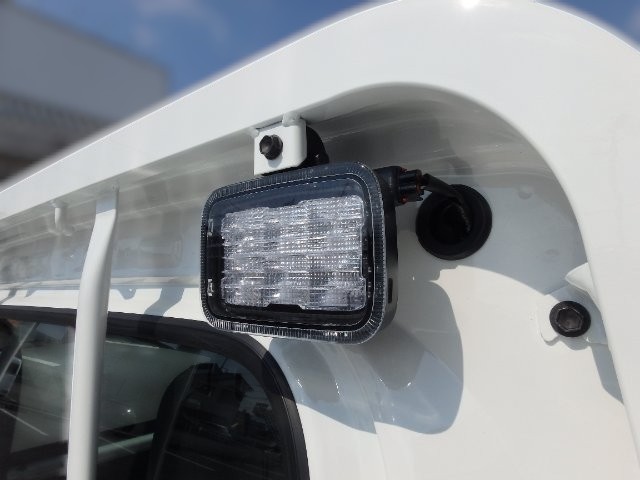 Daihatsu Hijet Regular Cab 4x4 2025 manual transmission Japanese mini truck in white
