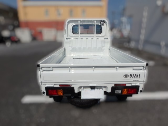 Daihatsu Hijet Regular Cab 4x4 2025 manual transmission Japanese mini truck in white