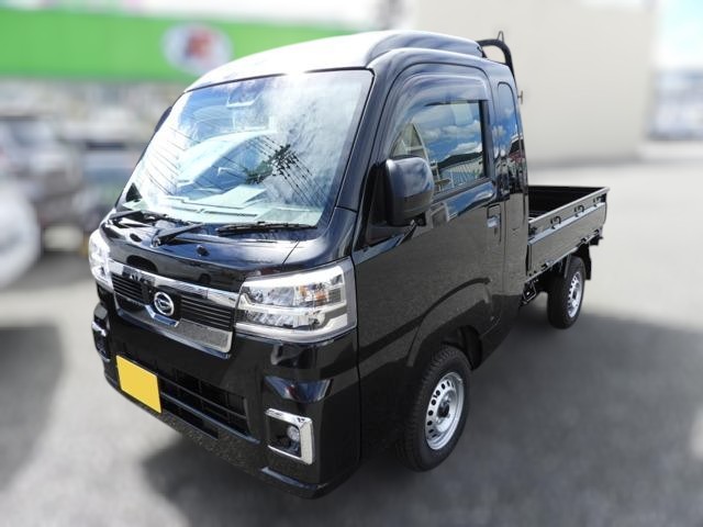 2025 Daihatsu Hijet Jumbo 4x4 manual model in black with hi-lo range