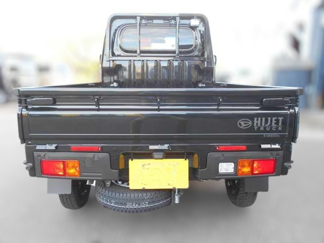 Daihatsu Hijet Jumbo 4x4 2025 Japanese mini truck in black metallic with 5-speed manual transmission and hi-lo range