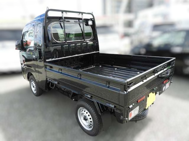 2025 Daihatsu Hijet Jumbo 4x4 manual model in black with hi-lo range