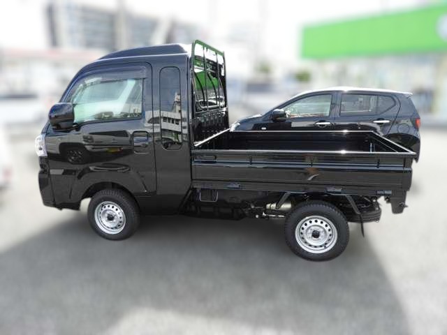 2025 Daihatsu Hijet Jumbo 4x4 manual model in black with hi-lo range