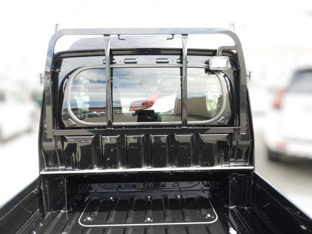2025 Daihatsu Hijet Jumbo 4x4 manual model in black with hi-lo range