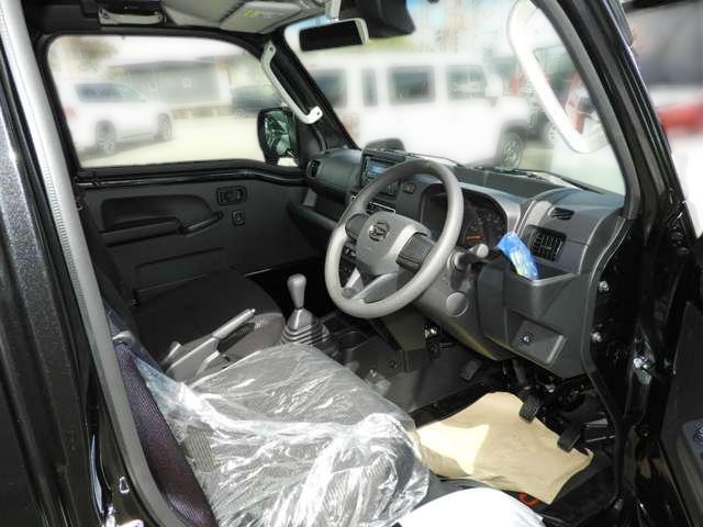 2025 Daihatsu Hijet Jumbo 4x4 manual model in black with hi-lo range