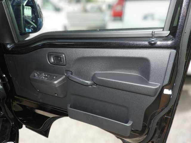 2025 Daihatsu Hijet Jumbo 4x4 manual model in black with hi-lo range