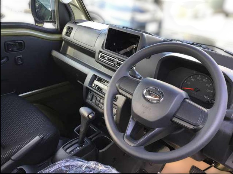 Green 2025 CVT Daihatsu Hijet Jumbo 4x4 Japanese mini truck