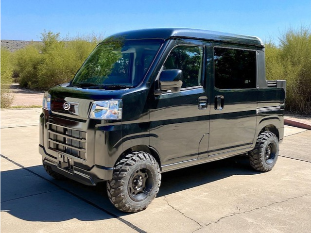 Daihatsu Hijet Deckvan in black from left front