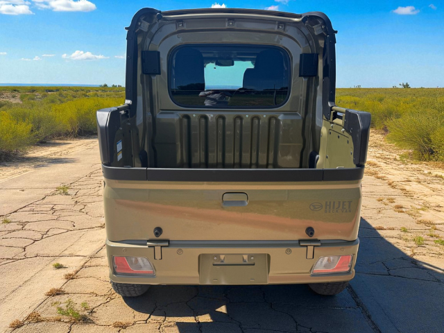 Daihatsu Hijet Deckvan in green from rear