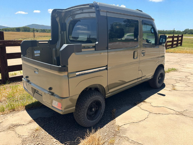 Daihatsu Hijet Deckvan in green from right rear
