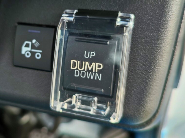 Daihatsu Hijet HD Dump electro-hydraulic dump operation button