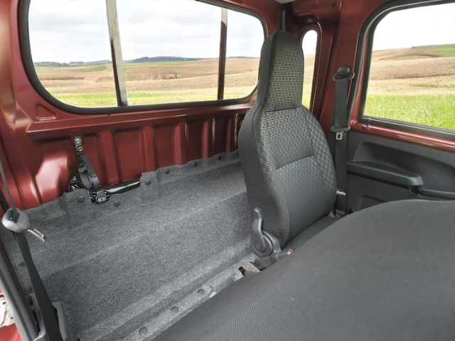 Daihatsu Hijet Jumbo space behind seats