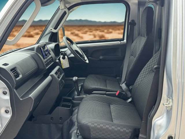 Daihatsu Hijet Jumbo CVT auto interior from drivers side