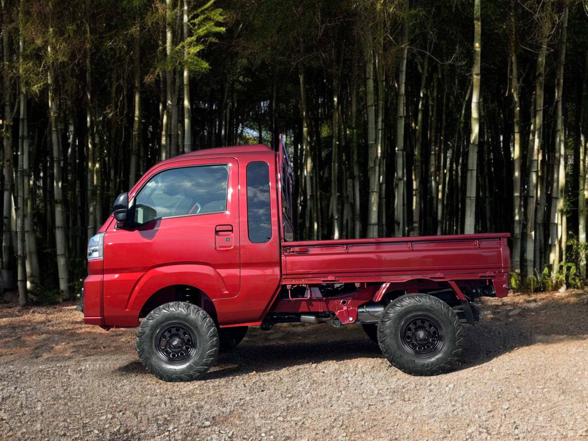 Daihatsu Hijet Jumbo cab in red from left side