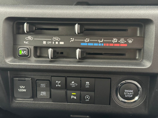 Daihatsu Hijet Jumbo AC and heat controls