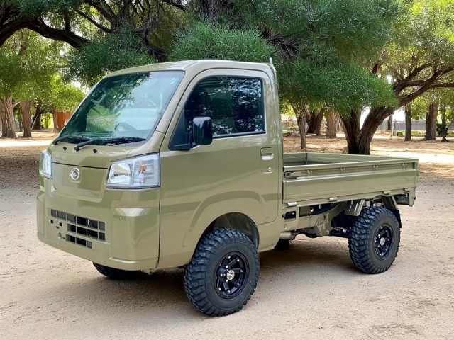 Daihatsu Hijet Regular Cab in khaki green metallic from left front