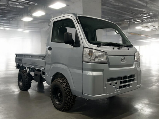 Daihatsu Hijet Regular Cab in silver from right front