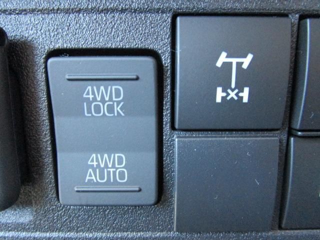 Daihatsu Hijet Jumbo 4WD and rear diff lock controls